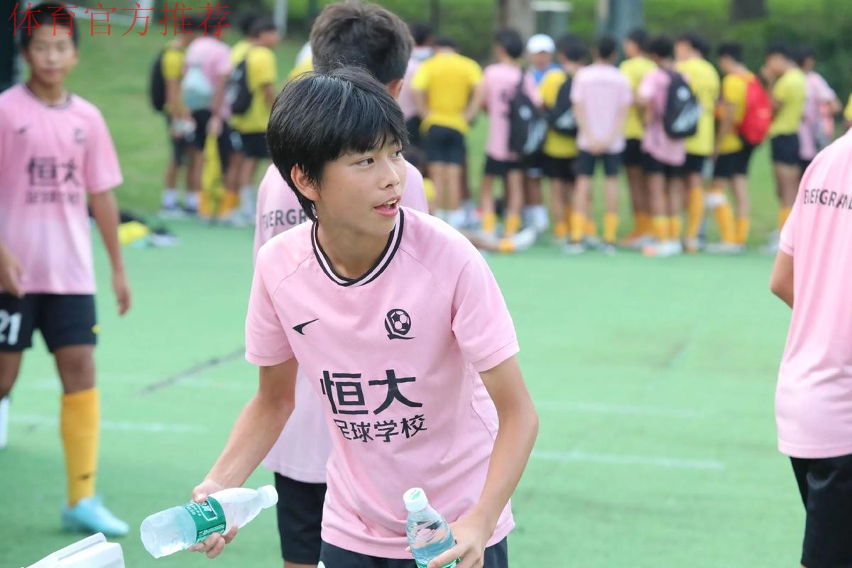 中青赛U13十二强决战 校园足球初露峥嵘 中青赛U13十二强决战 校园足球初露峥嵘